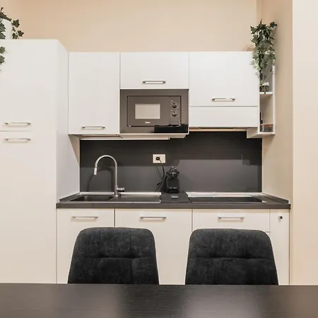 Italy House Apartmán *